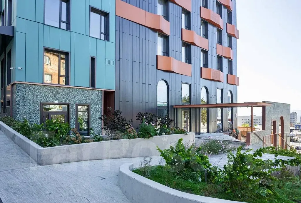 Новая студия в центре с видом на море