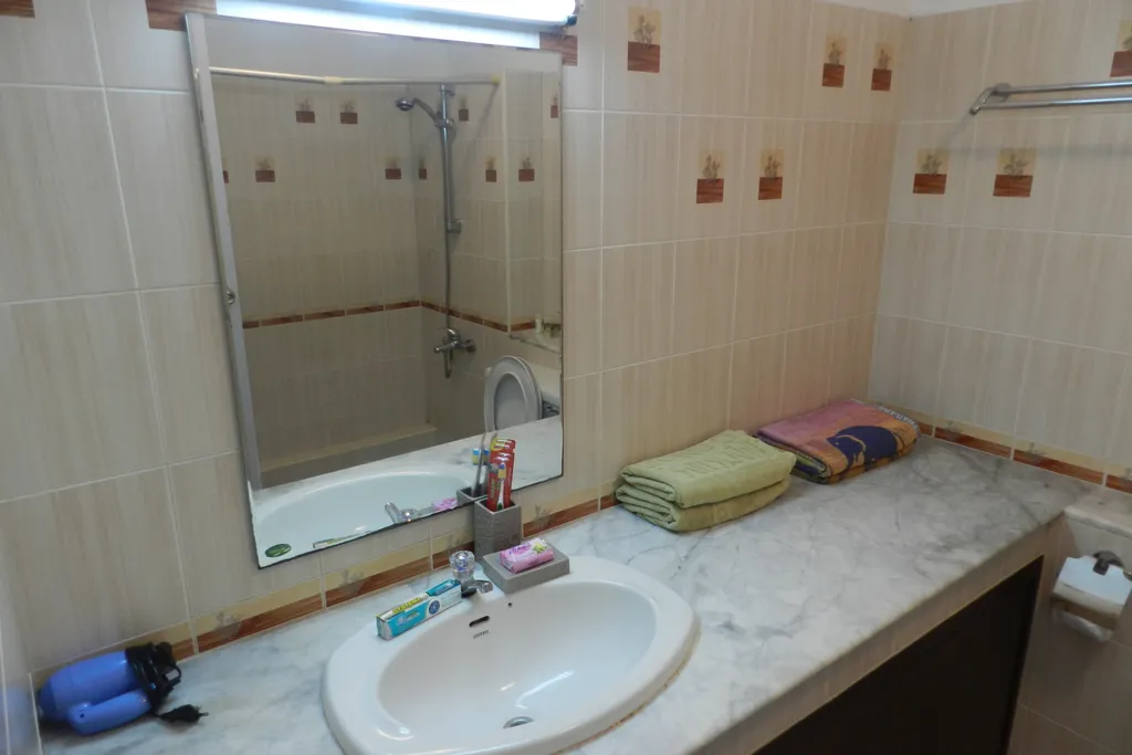 Студия с фронтальным видом на море