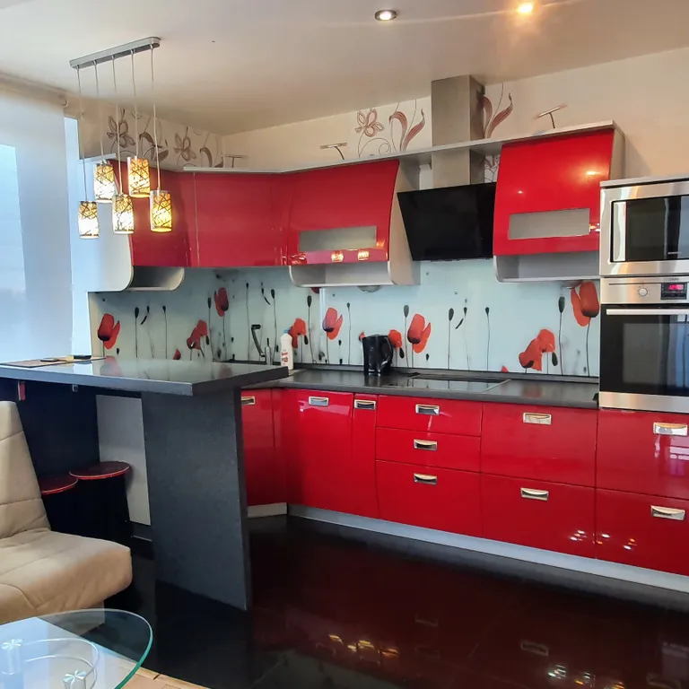 Просторная квартира в новом доме в центре — аренда посуточно в Кемерово