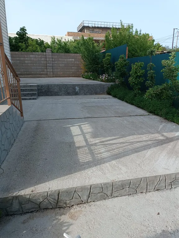 Уютный дом в живописном поселке у моря