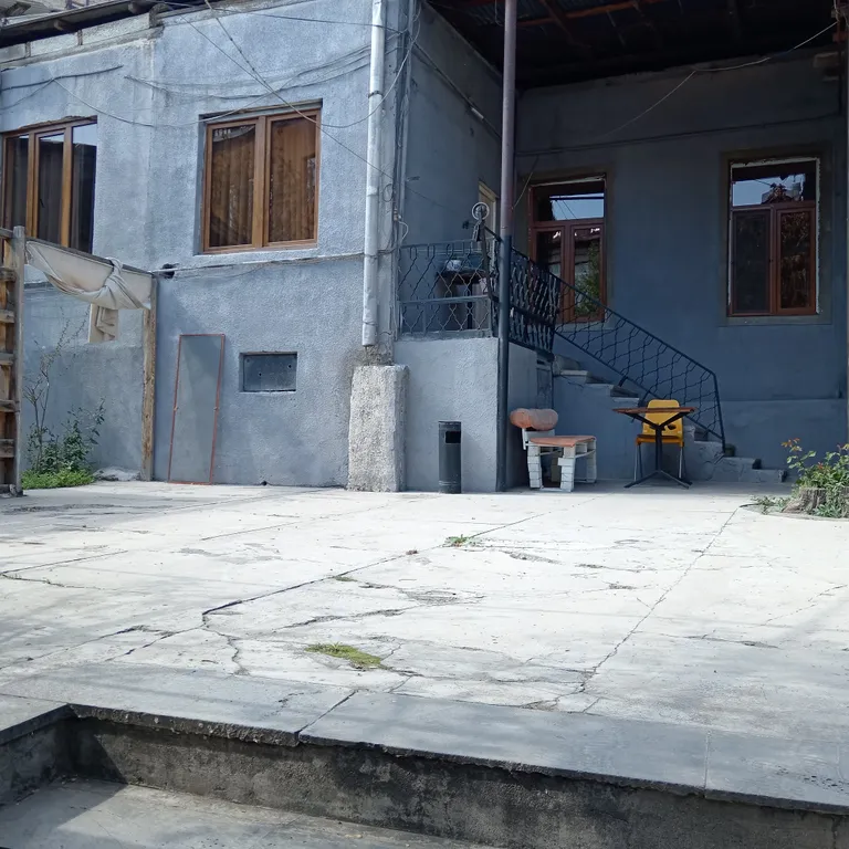 Уютный гостевой дом с частными комнатами и общим санузлом