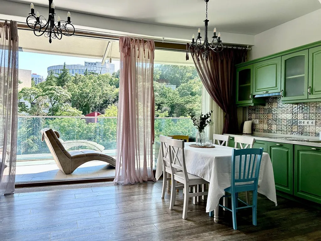 Квартира Апартаменты с видом на море в ГРК Зазеркалье — аренда посуточно в Ялта