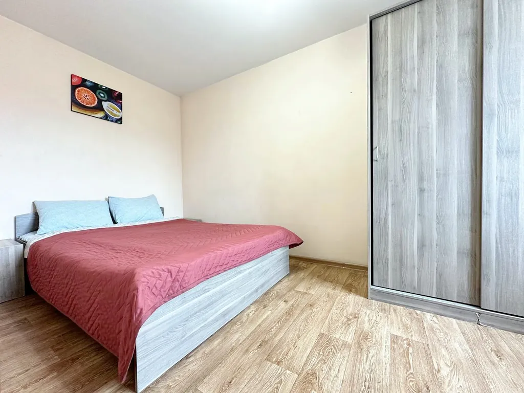 2-комнатная квартира в центре рядом с КУЗгту и РЕАцентром