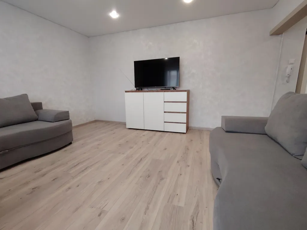 Двухкомнатная квартира напротив Академии Здоровья