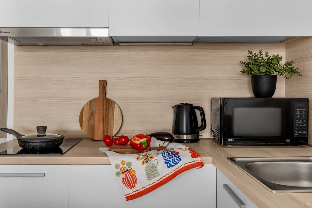 YES Апарт-Отель  King-Size кровать кухня вид на Ботанический сад