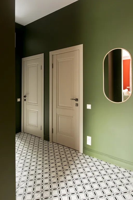 Яркая сталинка с балконом и видом на бульвар