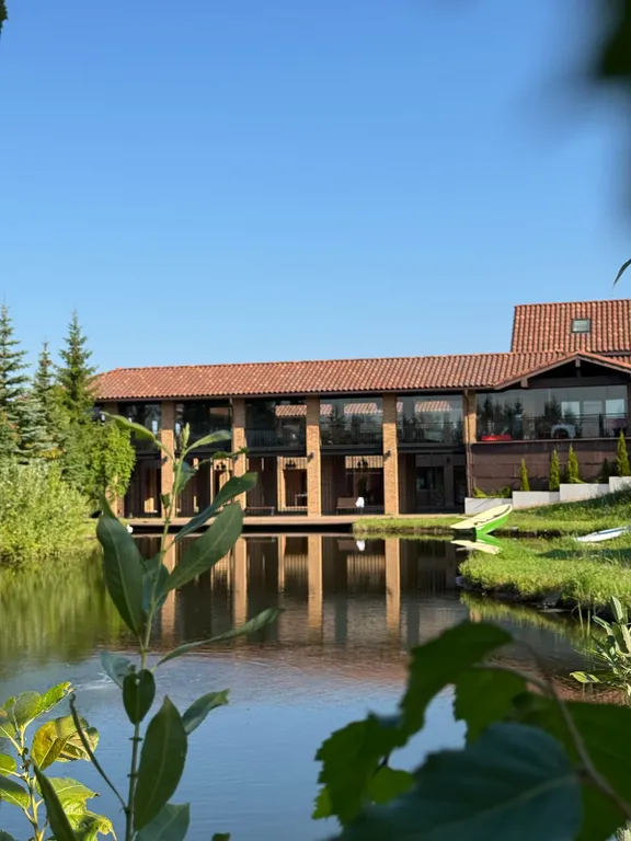 Уютный коттедж в городе со своим озером на территории — аренда посуточно в Казань