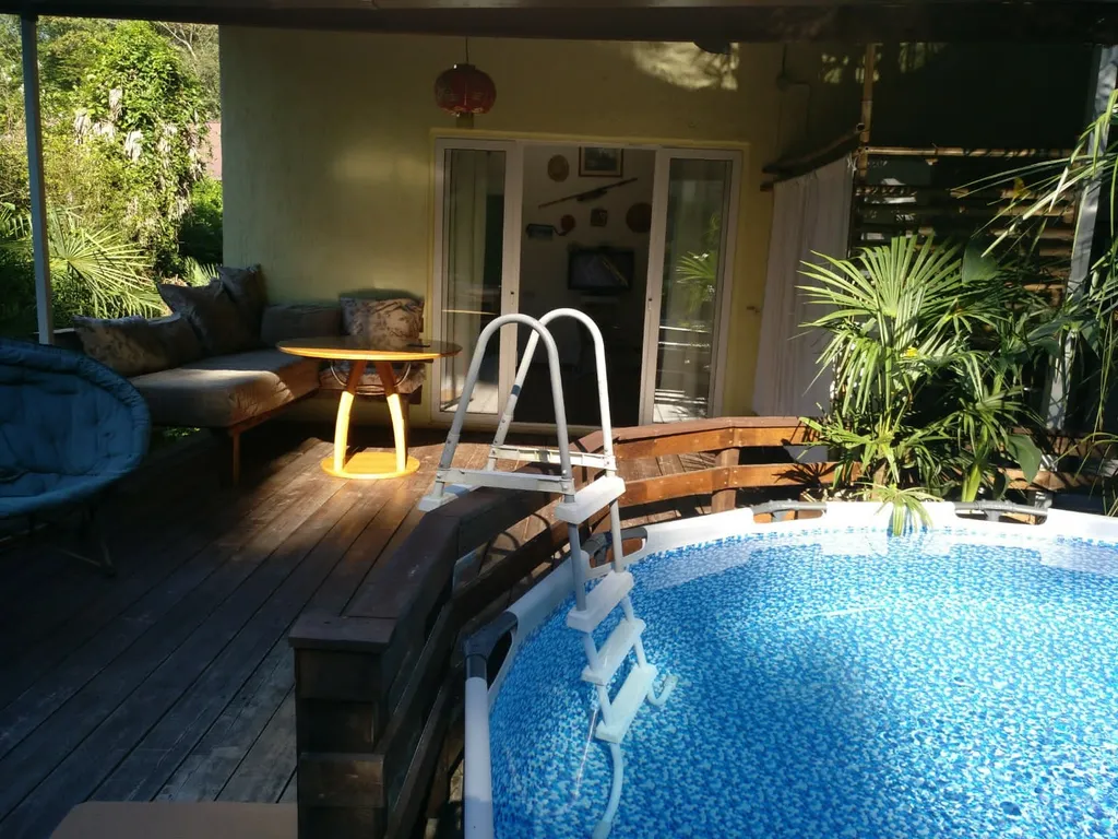 Дом с бассейном