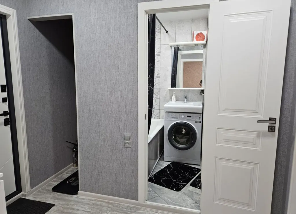 Квартира с лоджией возле станции в центре города