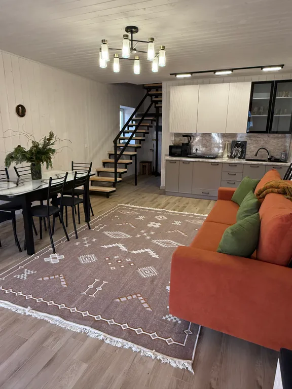 Дом в лесу с видом на горы