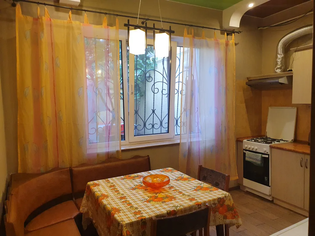 Коттедж Дом с отдельным двором в центре рядом с Центральным рынком — Евпатория