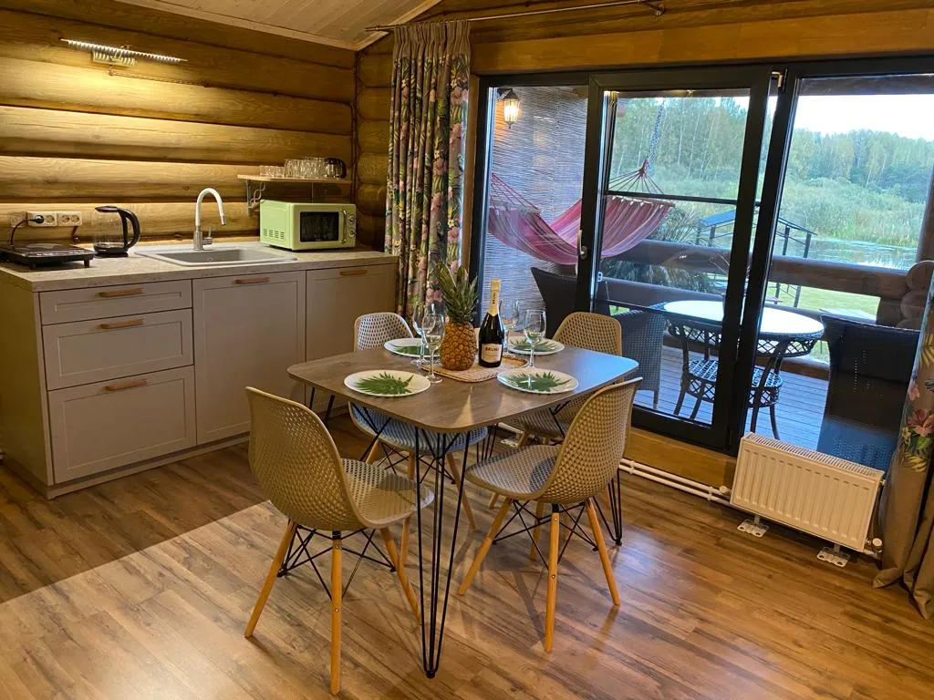 Домик со своим прудом и баней