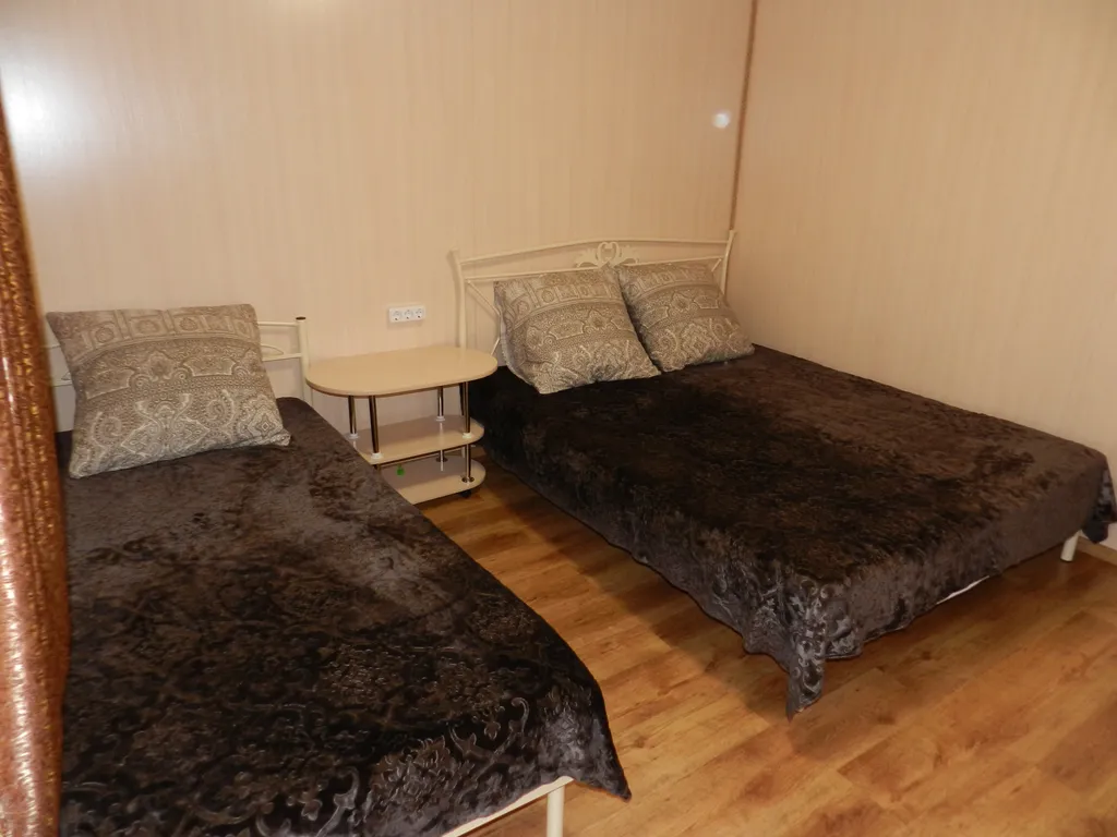 Домики на пляже Золотой Якорь с видом на море