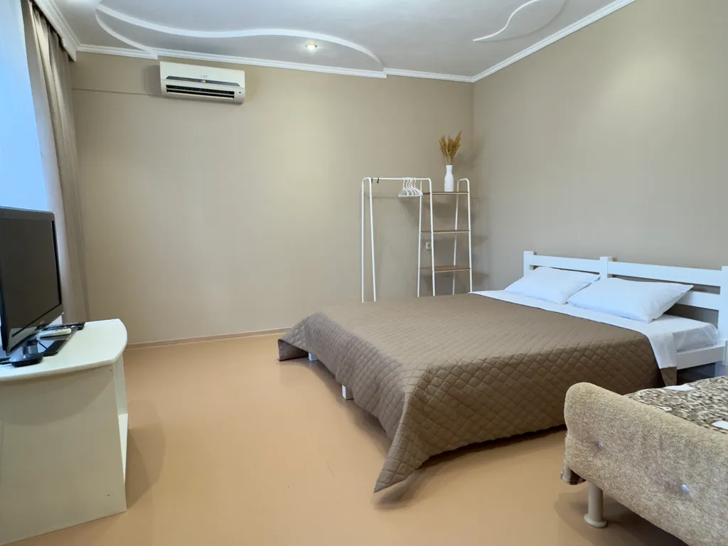 Квартира Номер с кухней и ванной комнатой, большой двор — аренда посуточно в Бердянск