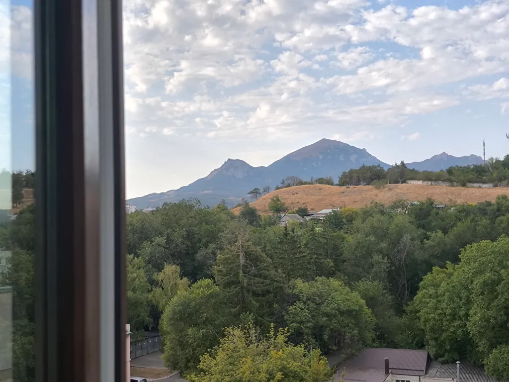 Апартаменты в ЖК Михайловский с панорамным видом на горы