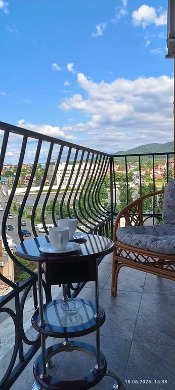 Квартира с видом на горы и набережную в центре города