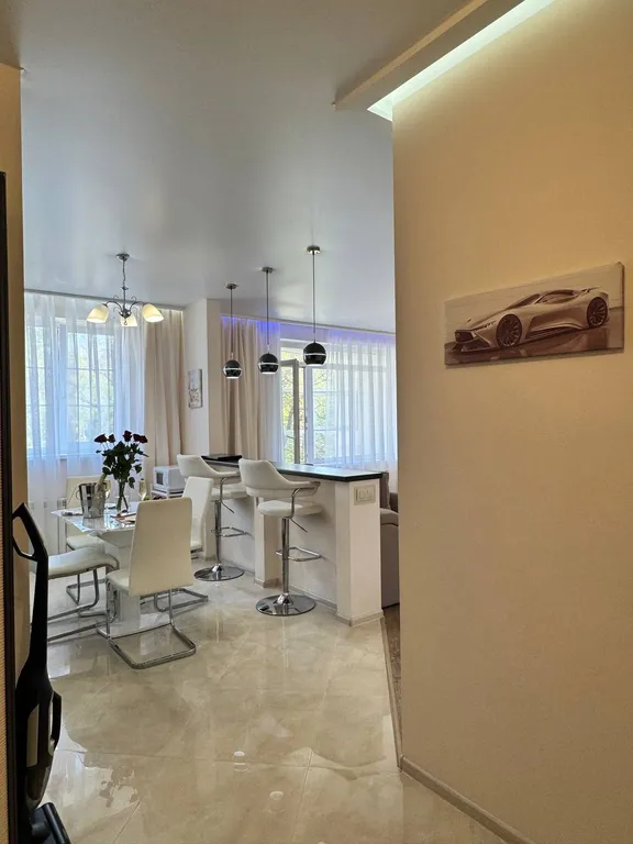 Квартира с камином у леса