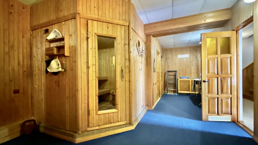 Дом у моря с личным парком, бассейном и сауной