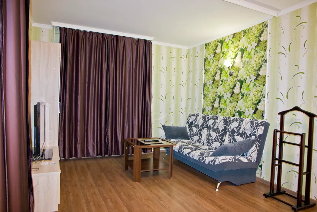 Однокомнатная около Универсама-1