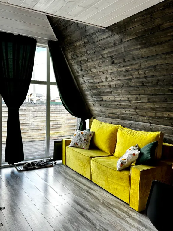 Дом-шалаш A-frame с большим глубоким бассейном и баня на дровах