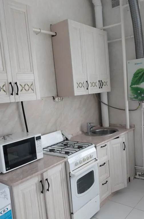 Однокомнатная квартира возле Ледового дворца. Рядом район ЗВТ.