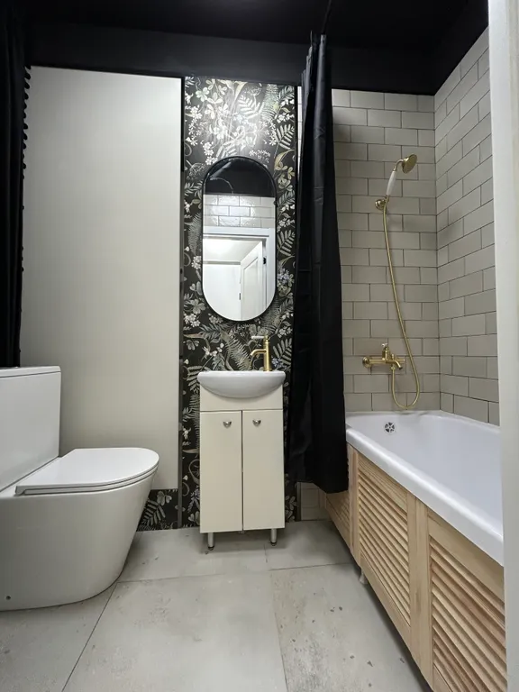 Студия с видом на город