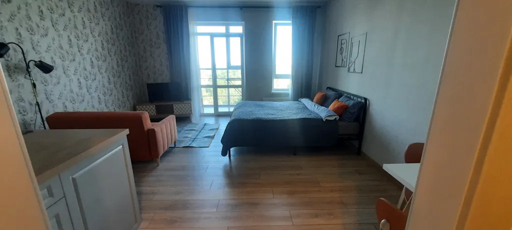 Квартира-студия с видом на город и озеро