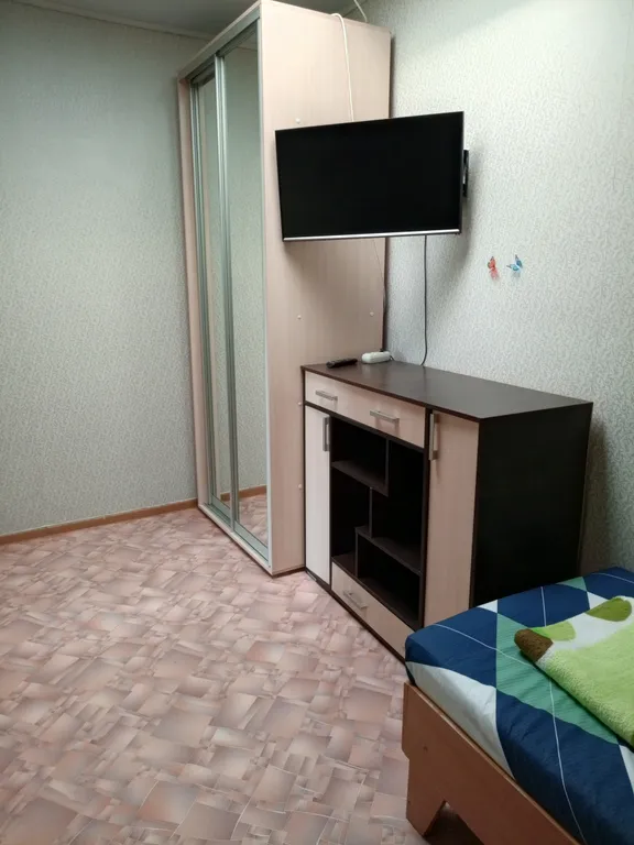 Домик с двориком на земле в шаговой доступности от моря