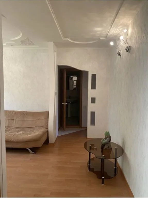 Трёxкомнaтная большая кваpтирa у паpка Гaгаринa