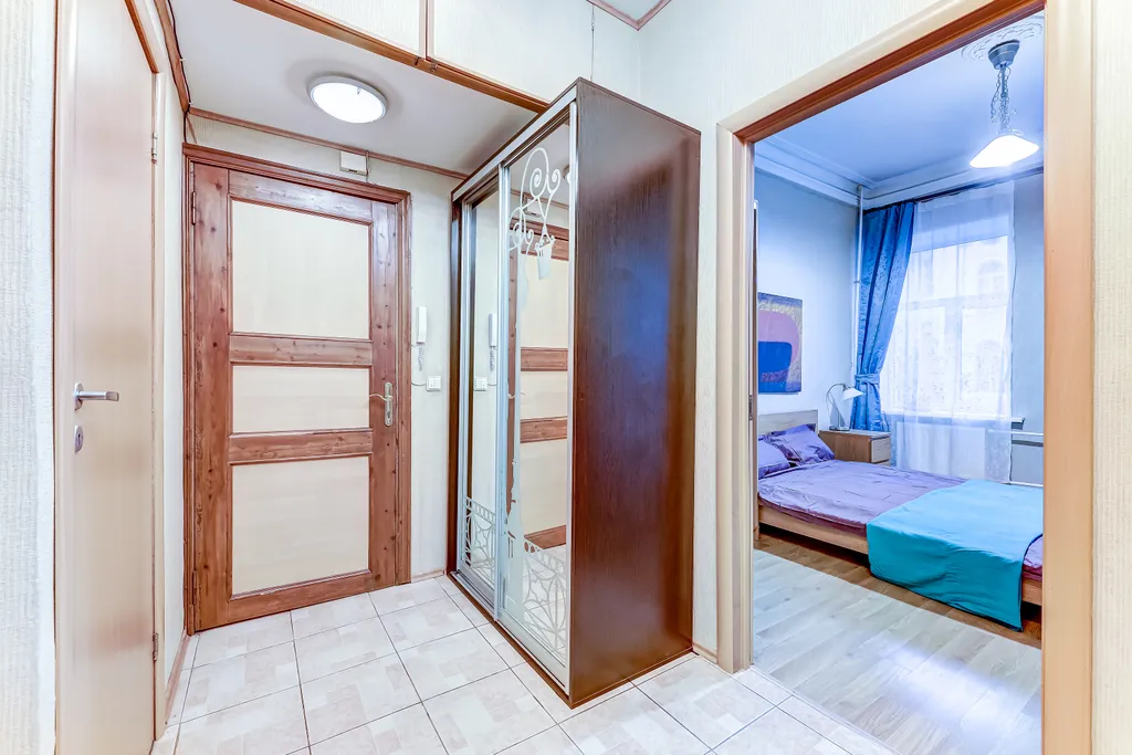 Ryss' 2BR Apt on Nevsky 136