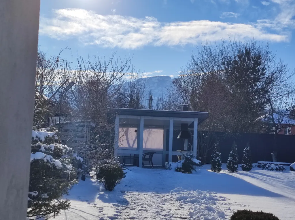 Дом в зелёной части города