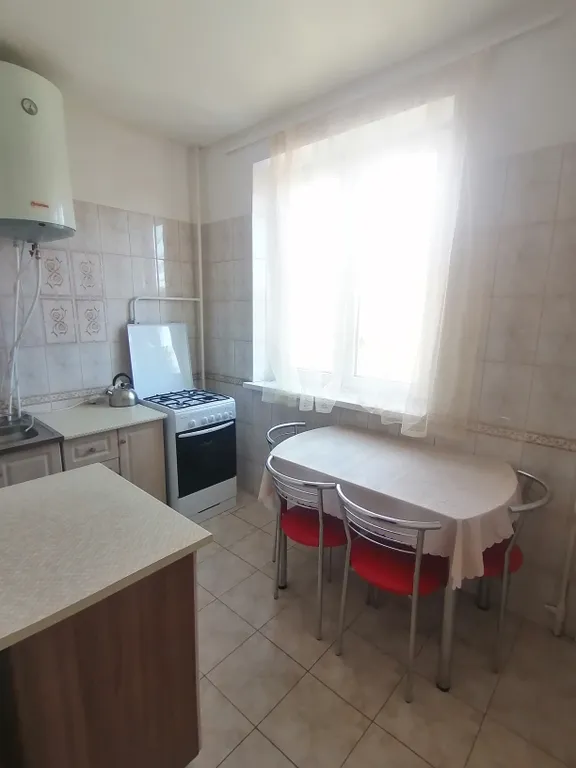 Двухкомнатная квартира с отдельными спальнями, балконом в центре