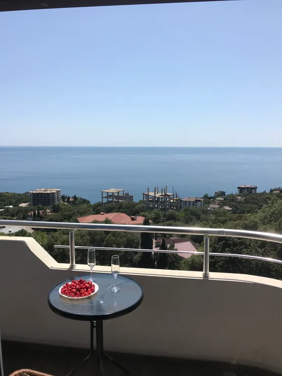 Студия с видом на море и горы