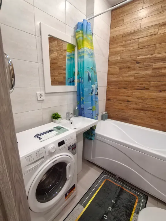 Студия с видом на город