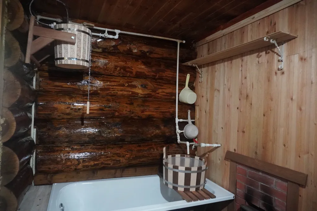 Домик на горке с баней