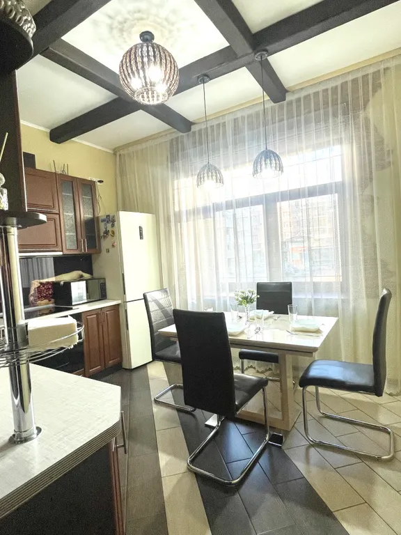 Рядом с бизнес отелем Азия в центре города