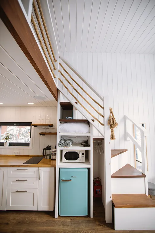 Коттедж Уютный домик с окном в крыше от Дом Шелуха (Sheluha House) — Можайск