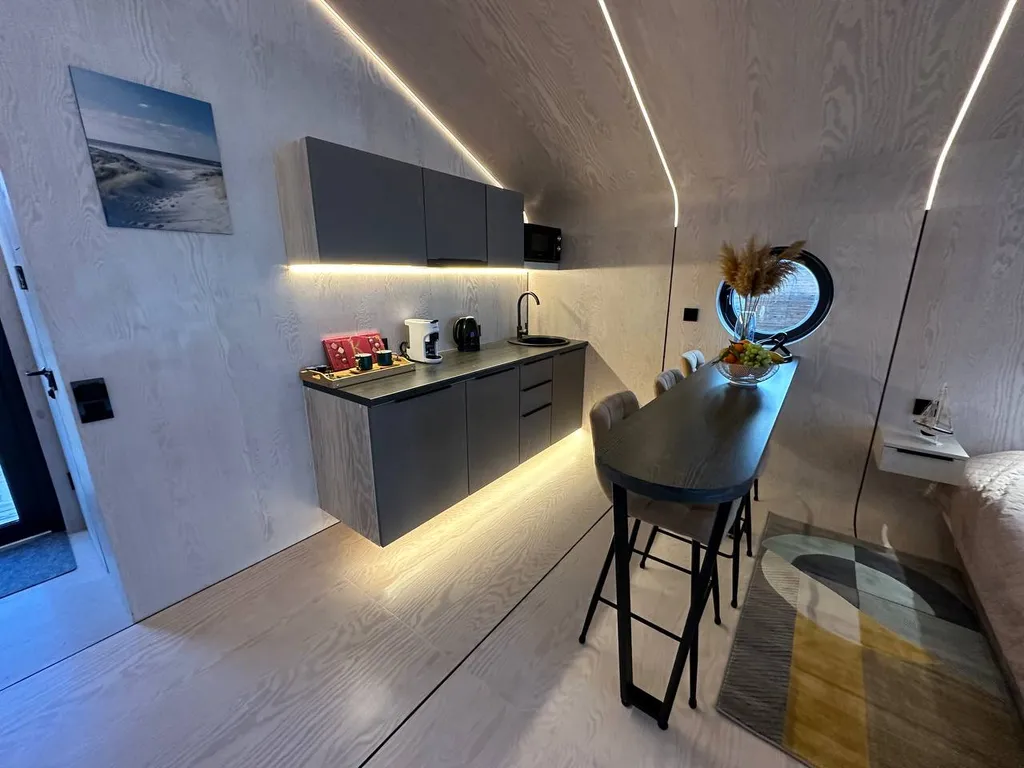 Домик на море