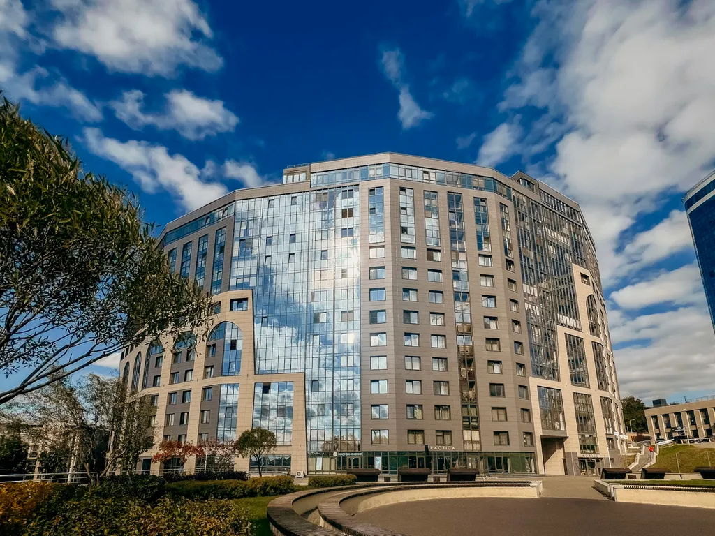 4 Угла: Тот самый ЖК колизей на набережной, М.Горького, 150