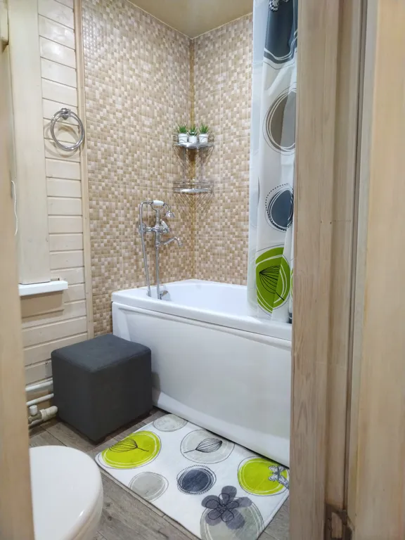 Уютный дом с беседкой в черте города