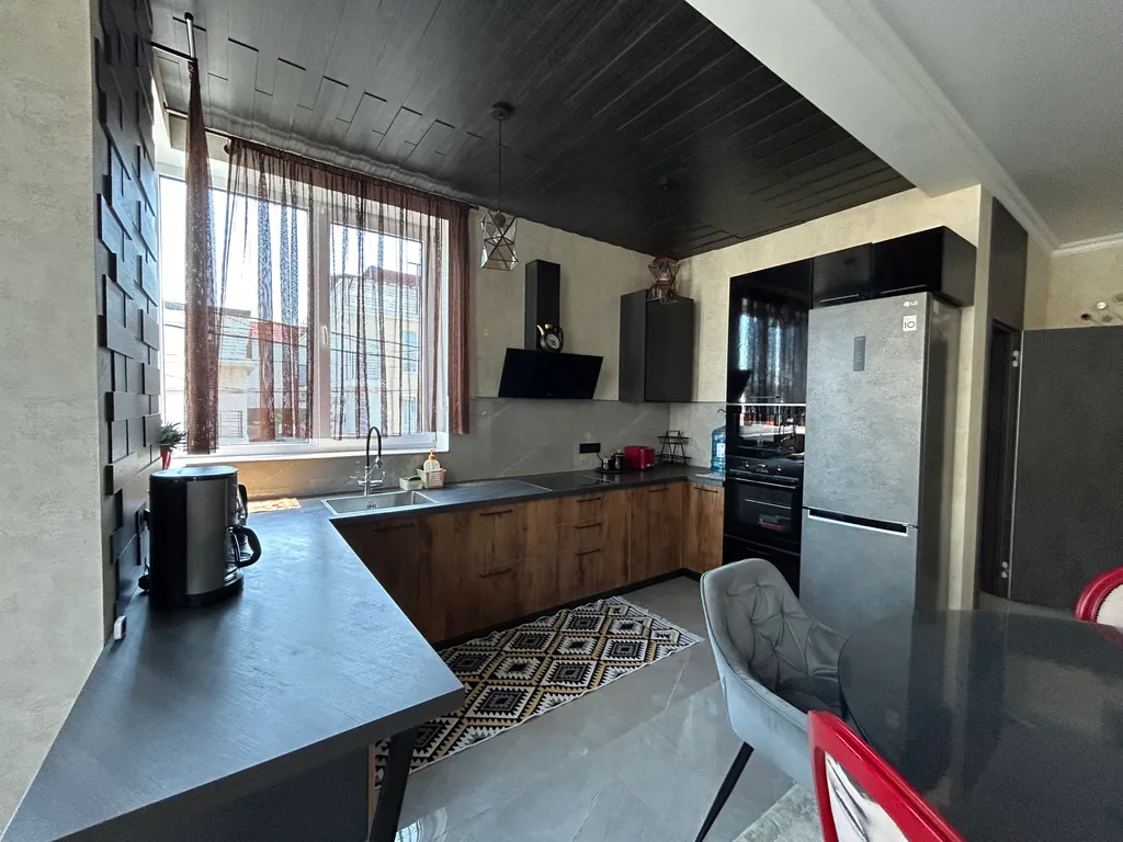 Уютный дом с шикарным видом на море и горы