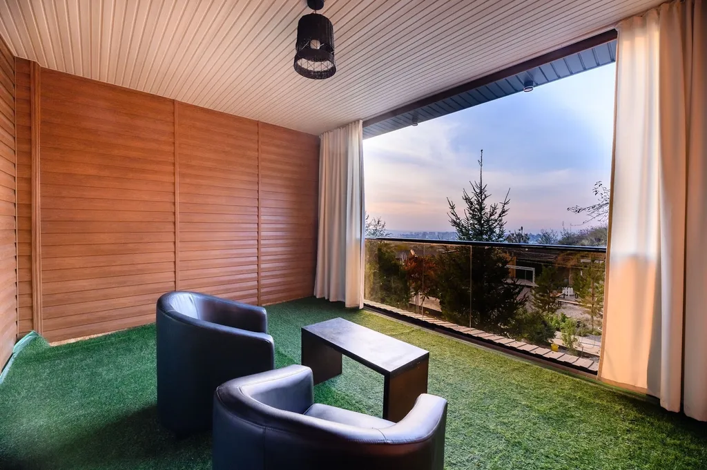 Апартаменты с террасой с видом на город и горы