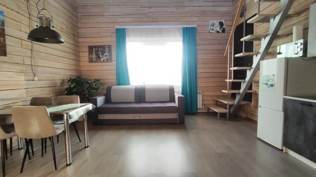 Дом с закрытой парковкой