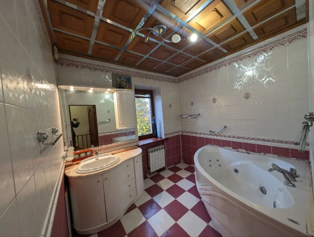 Коттедж с сауной, бассейном и бильярдом в 10 минутах от Минска