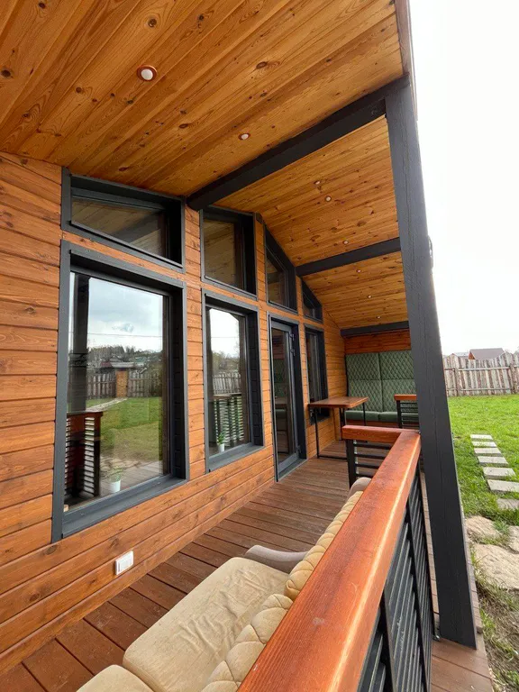 Просторный дом Барн-хаус с русской баней и беседкой с мангальной зоной