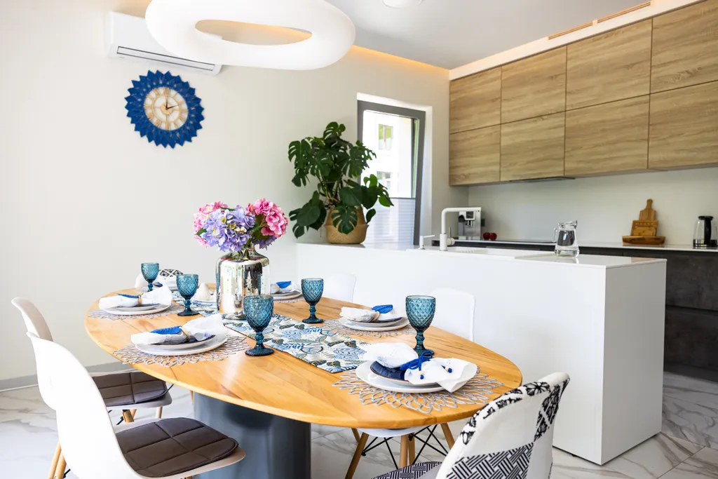 Просторная квартира с живым камином и видом на горы