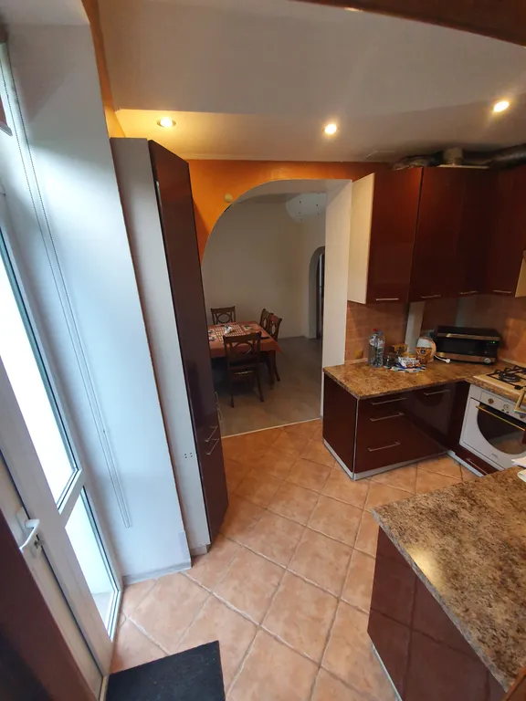 Двухуровневая 5-комнатная квартира в центре Амалиенау с зоной барбекю