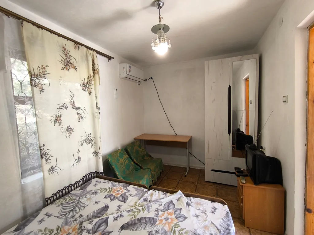 Квартира Трёхместный номер с кондиционером, TV — аренда посуточно в Судак