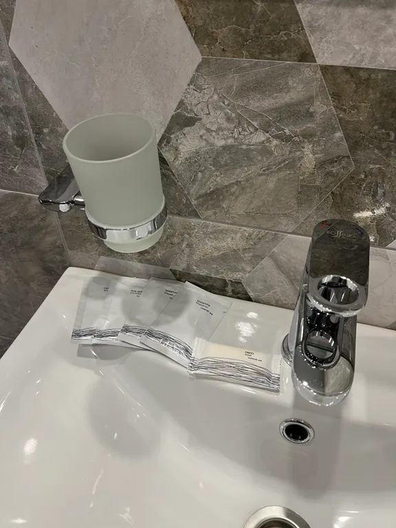 Комната с видом на море синяя