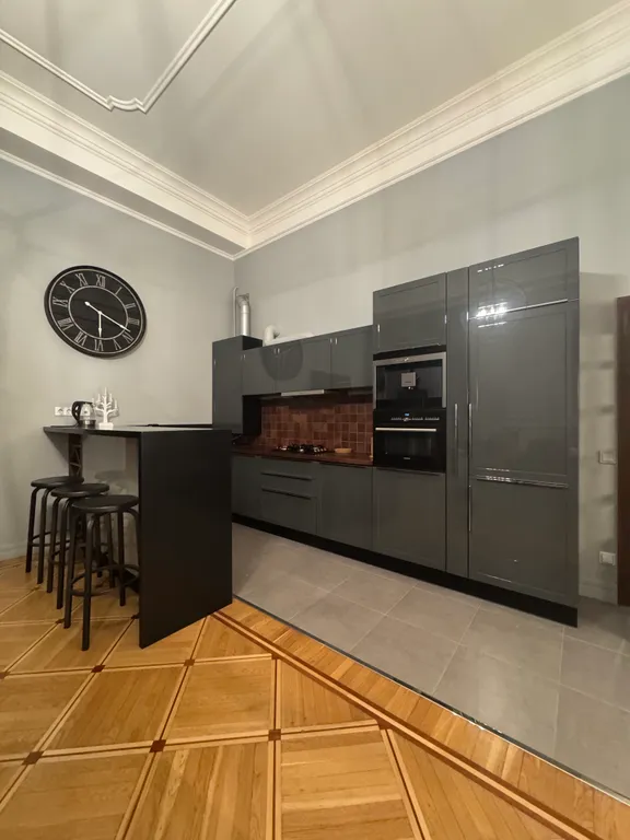 Квартира с видом на Летний сад и дворец Петра I